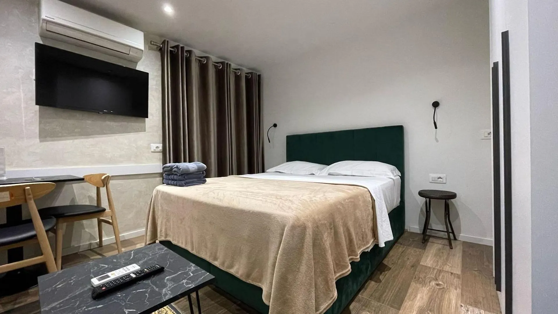 Le Petite Central Studio Apartments Tirana Albanien